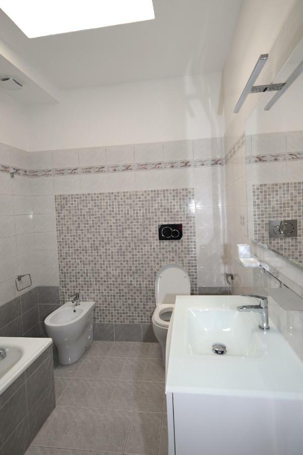 Sun Terrace Appartment Lucca Bagian luar foto